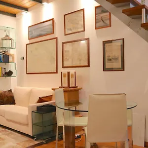 Charming In The Navigli District - 4 People Milano